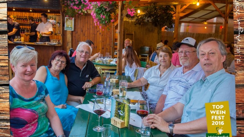 Der größte Heurigen Österreichs lädt ein:
Musik, Gastronmie mit erlesenen Weinen in der Nachbarschaft Badens, © Gottfried Steiner